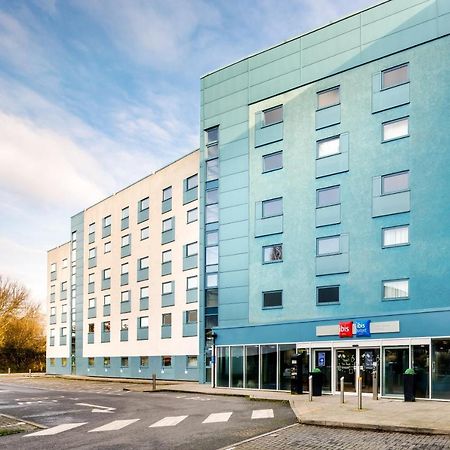 Ibis London Heathrow Terminal 5 Hotel Hillingdon Exterior photo